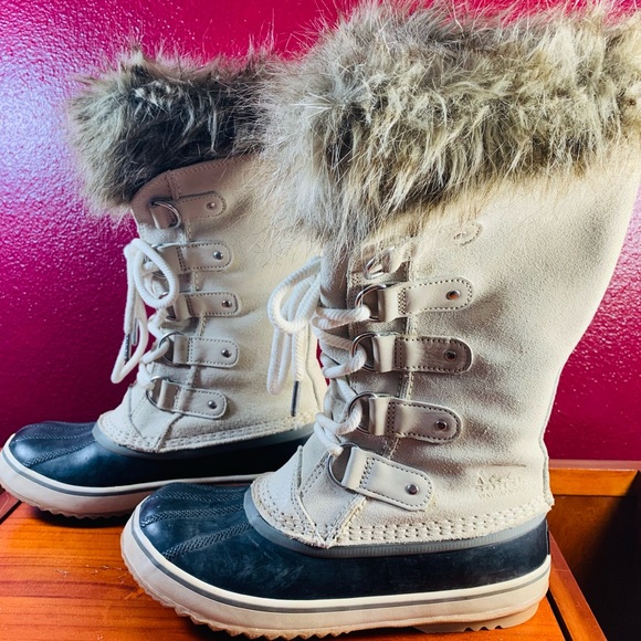 SOREL Waterproof , Insulated Suede Boots Womens Sz  7.5 Taupe /Black Joan of Arc - Picture 2 of 9